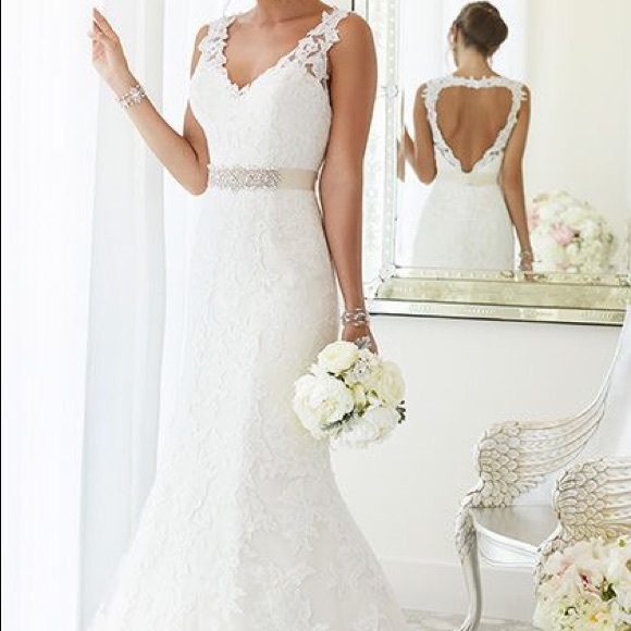 Dresses & Skirts - Essence of Australia Wedding Dress Style D1695
